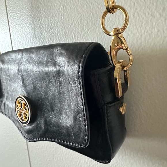 Tory Burch Mini Robinson Crossbody Purse, Black Leather with Gold Chain - Picture 3 of 16